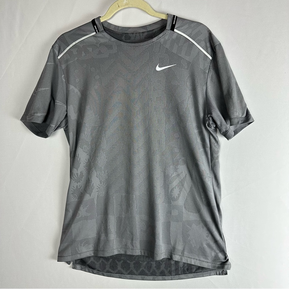 NIKE RUNNING Techknit Miler shirt with Chinese Lunar New Year design - size M